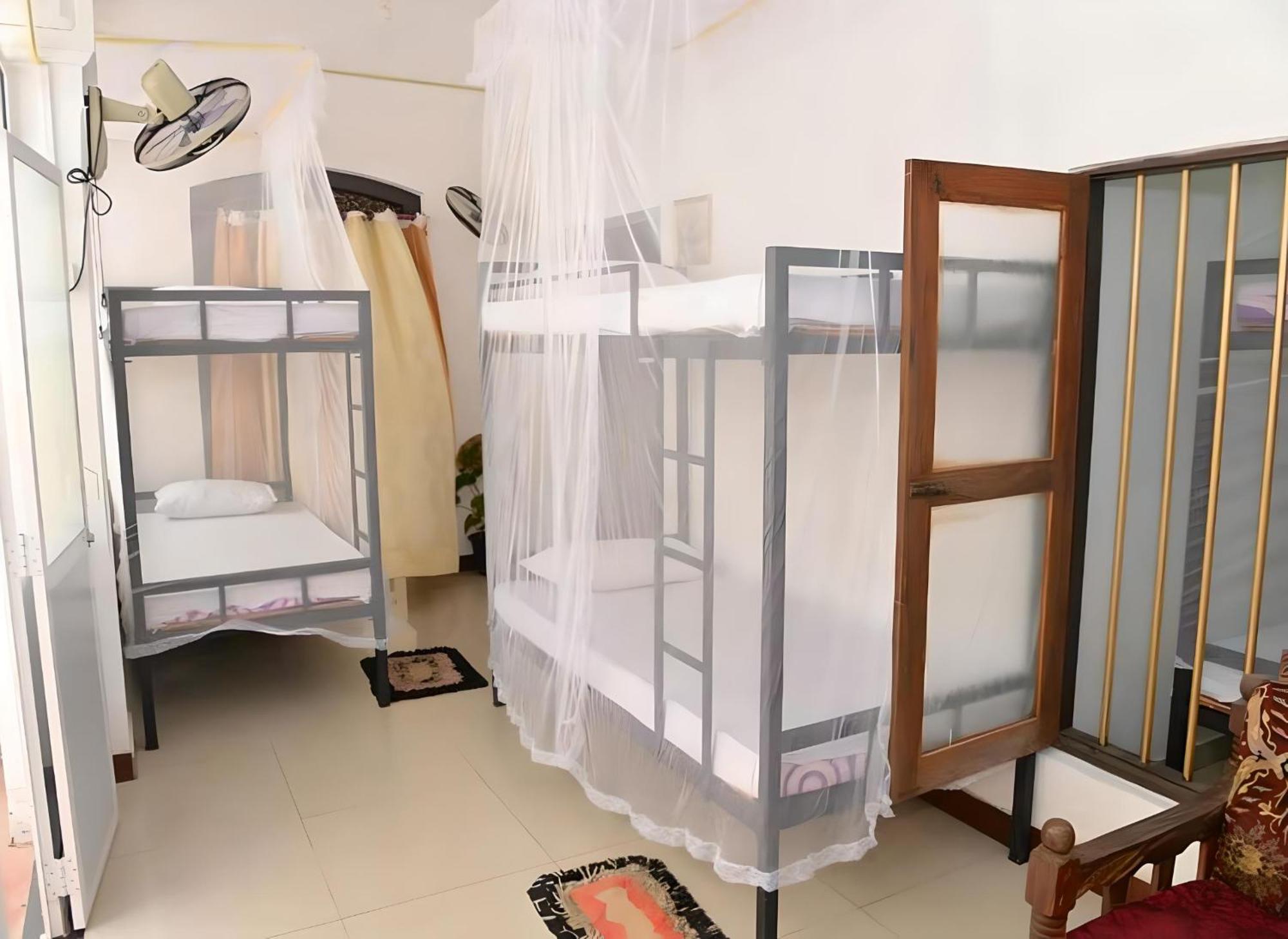 Traveller'S Hostel Hikkaduwa Ngoại thất bức ảnh