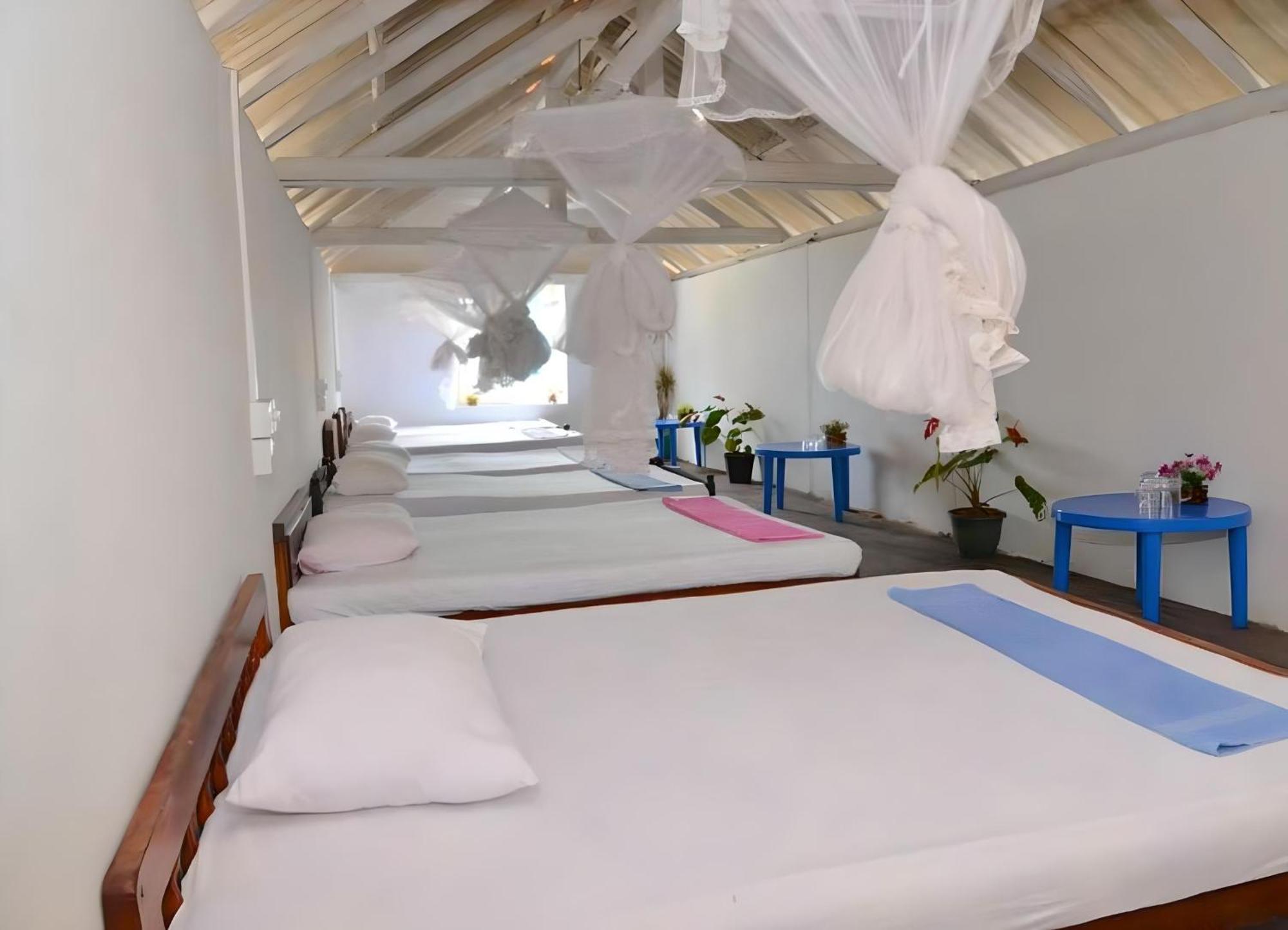 Traveller'S Hostel Hikkaduwa Ngoại thất bức ảnh