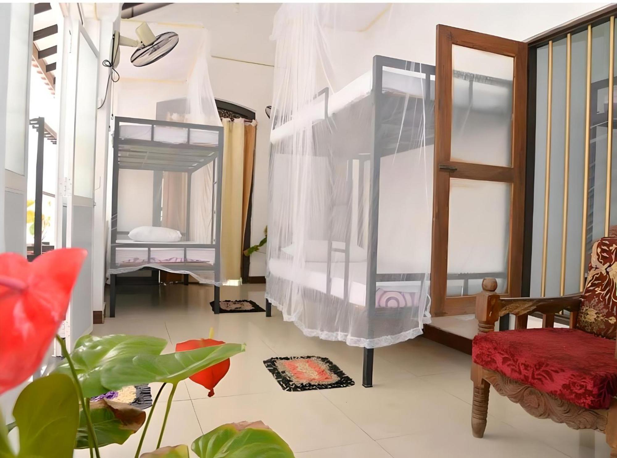 Traveller'S Hostel Hikkaduwa Ngoại thất bức ảnh