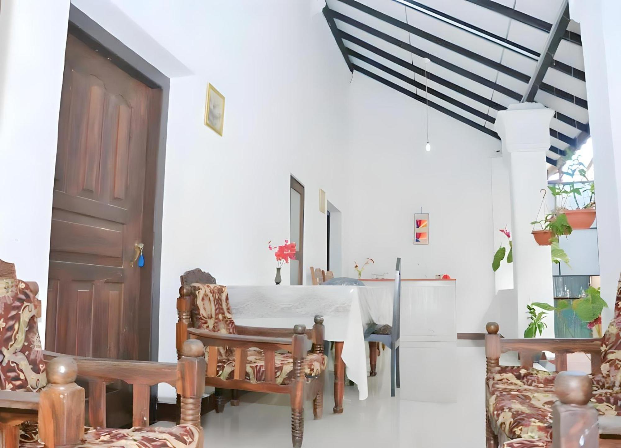 Traveller'S Hostel Hikkaduwa Ngoại thất bức ảnh