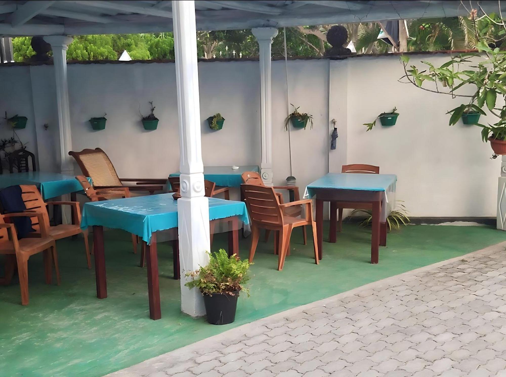 Traveller'S Hostel Hikkaduwa Ngoại thất bức ảnh